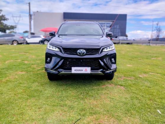 TOYOTA HILUX SW4 2.8 D-4D TURBO DIESEL DIAMOND 7L 4X4 AUTOMÁTICO